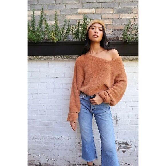 NWT FREE PEOPLE STAR SIGN PULLOVER FUZZY SWEATER - Picture 1 of 3